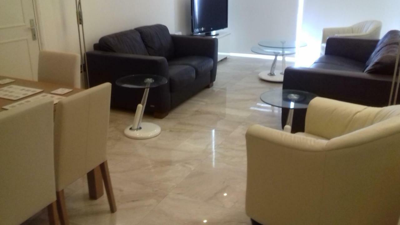 Amathusia Beach Apartment Limassol Exterior photo
